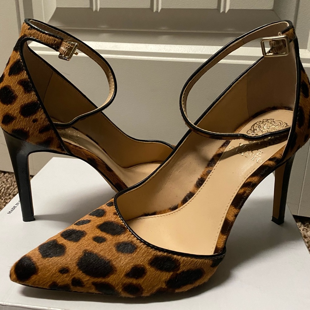 Vince Camuto leopard print